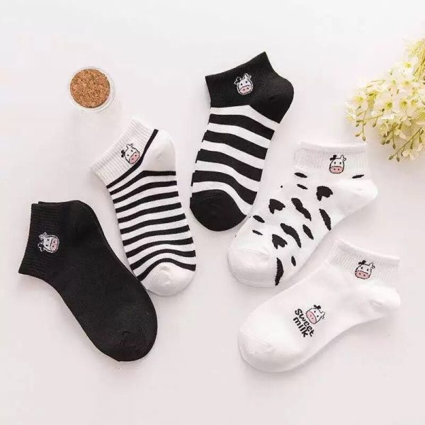 Spring-Summer-New-Black-White-Cow-Cartoon-Female-Tyr-Boat-Socks-Cute-Japanese-Short-Tube-Polyester-1.jpg