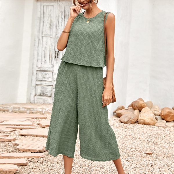 Effortless Style: Solid Color Sleeveless Jumpsuit